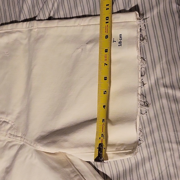 𝅺OLD Navy High Rise Shorts White Tattered Jeans Shorts - Picture 9 of 9